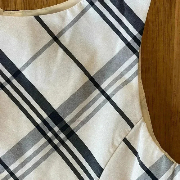 Polo by Ralph Lauren White and Black Plaid Tartan Sleeveless Dress, size 6 - Picture 3 of 6